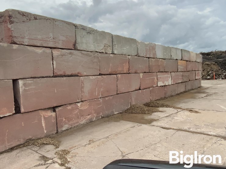 6'-x-3'-x-2.5'-interlocking-concrete-blocks-image-13