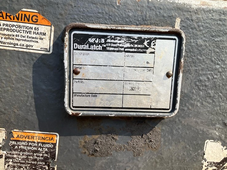 2023-john-deere-245-image-30