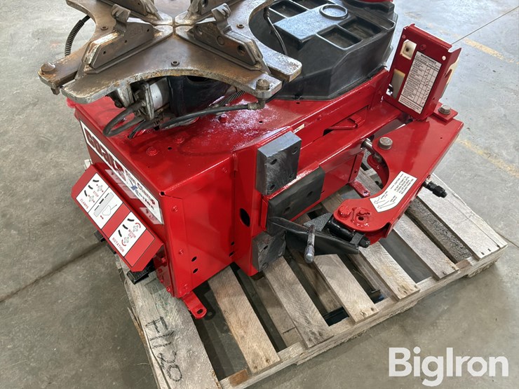 2026-massey-ferguson-730-image-9