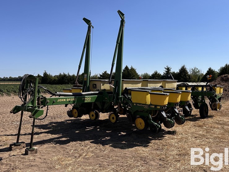 john-deere-7200-image-1