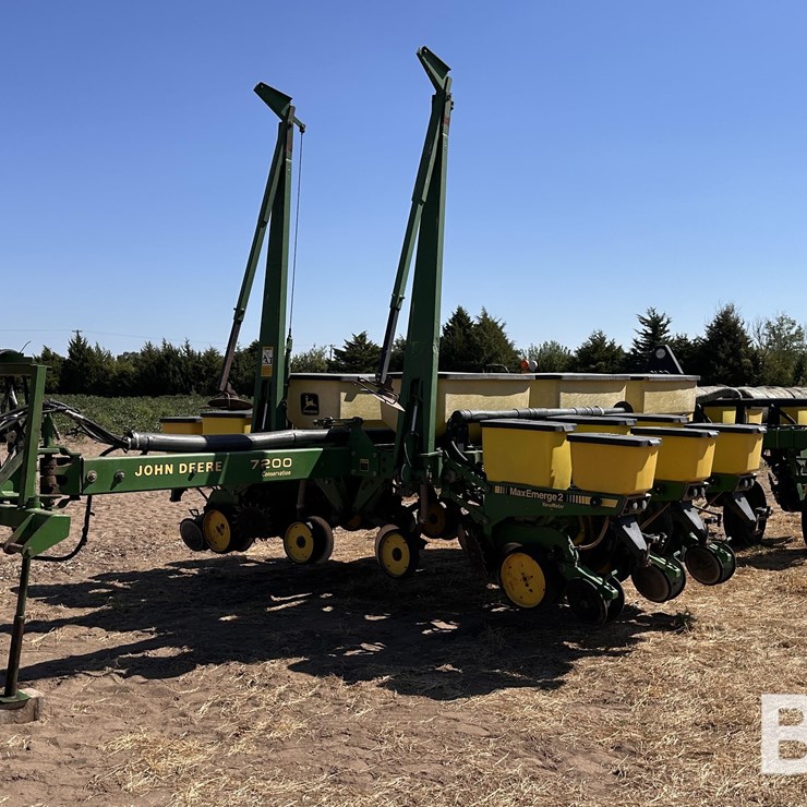JOHN DEERE 7200