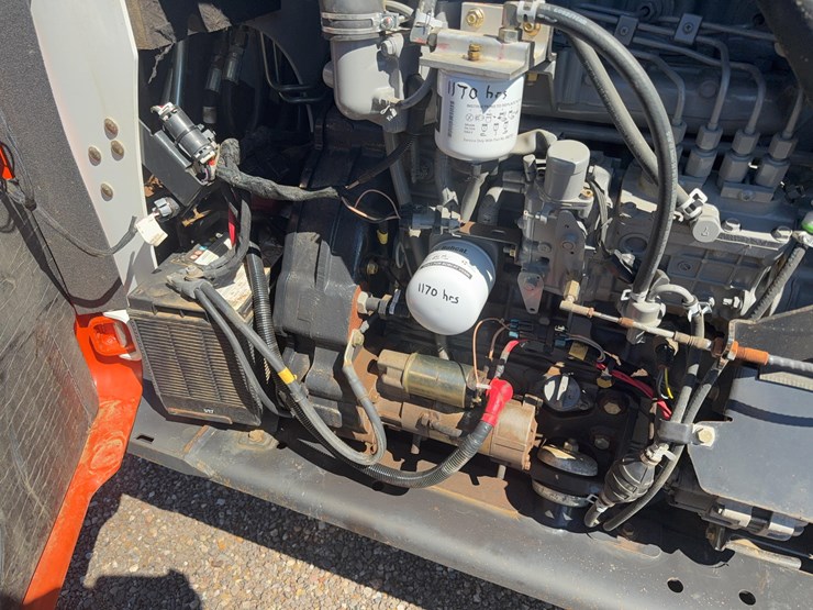 2011-bobcat-s750-image-11