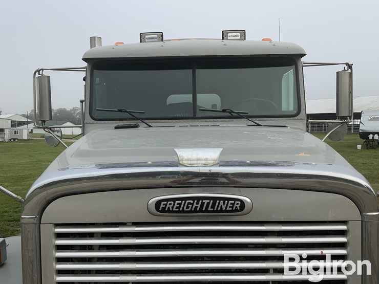 1997-freightliner-fld120-image-10