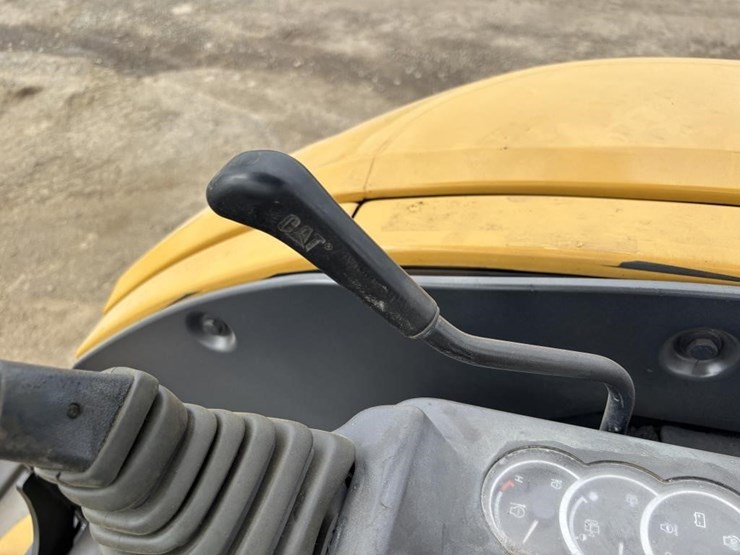 2015-caterpillar-303e-hydraulic-excavator-image-30