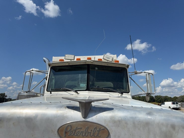 1996-peterbilt-357-image-69