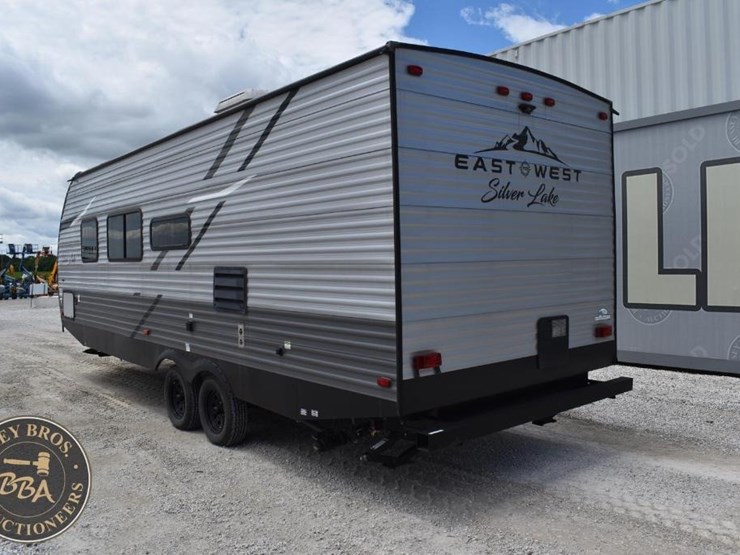 2021-east-to-west-silver-lake-27kns-46270-image-3