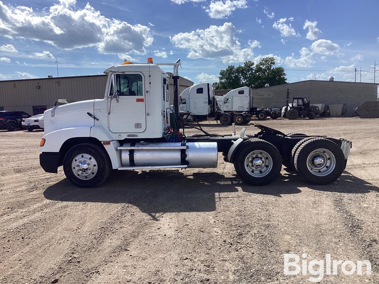 1997-freightliner-fld112-image-4