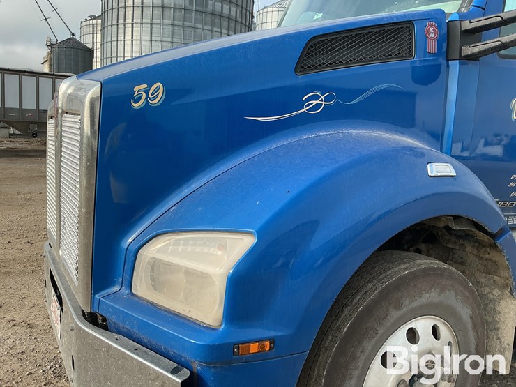 2019-kenworth-t880-image-16