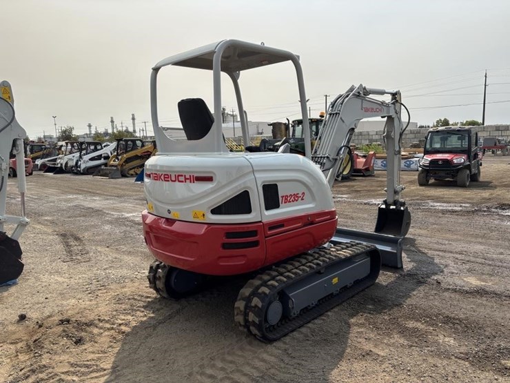 2026-takeuchi-tb235-2-image-3