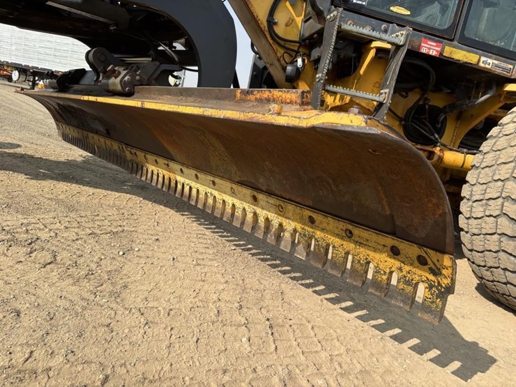 2009-deere-772g-image-10