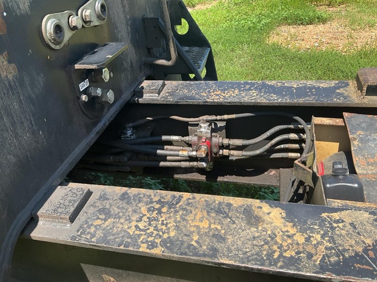 2013-deere-437d-image-54