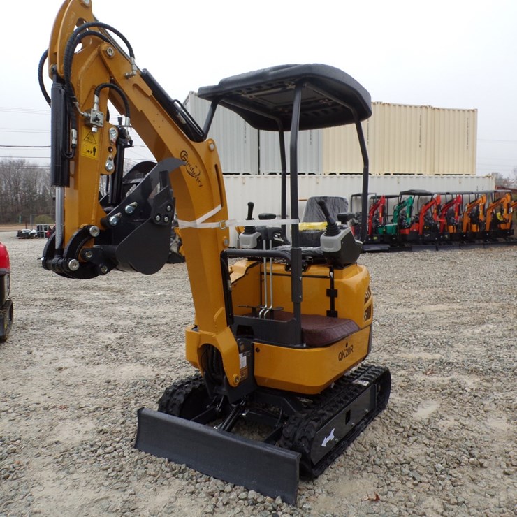 #1377 • MINI EXCAVATOR-QK20R