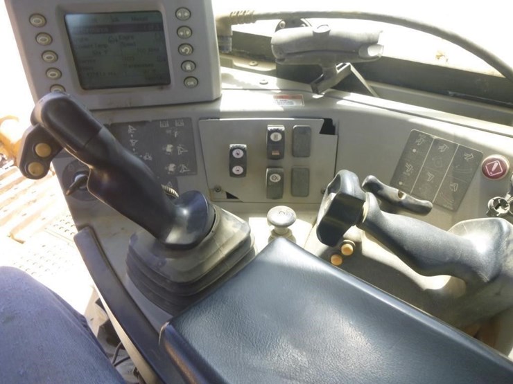 2012-caterpillar-d8t-image-15