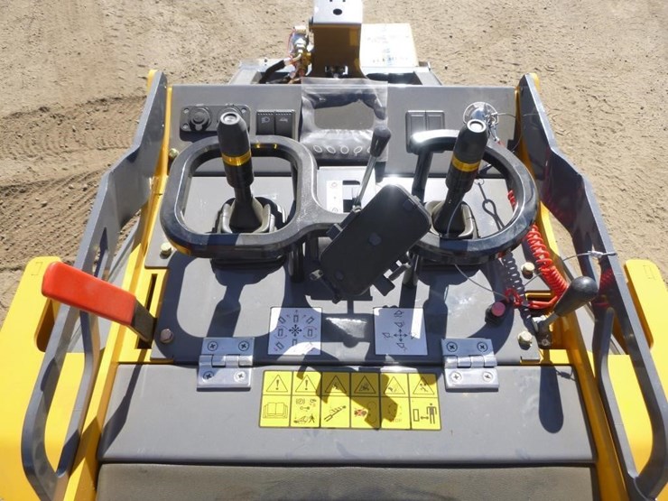 2026-derette-xc1100-skid-steer-track-loader-image-13