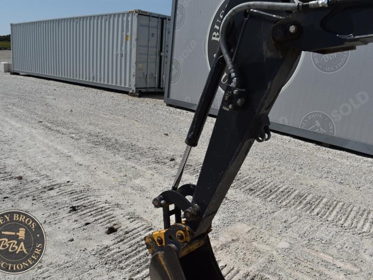 2020-deere-26g-image-27