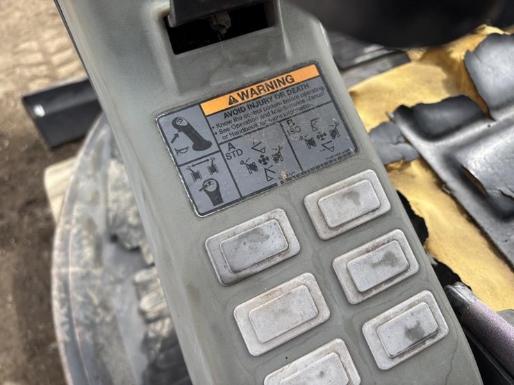 2013-bobcat-e26em-hydraulic-excavator-image-32