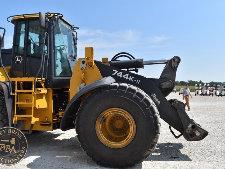 2019-deere-744kii-image-9