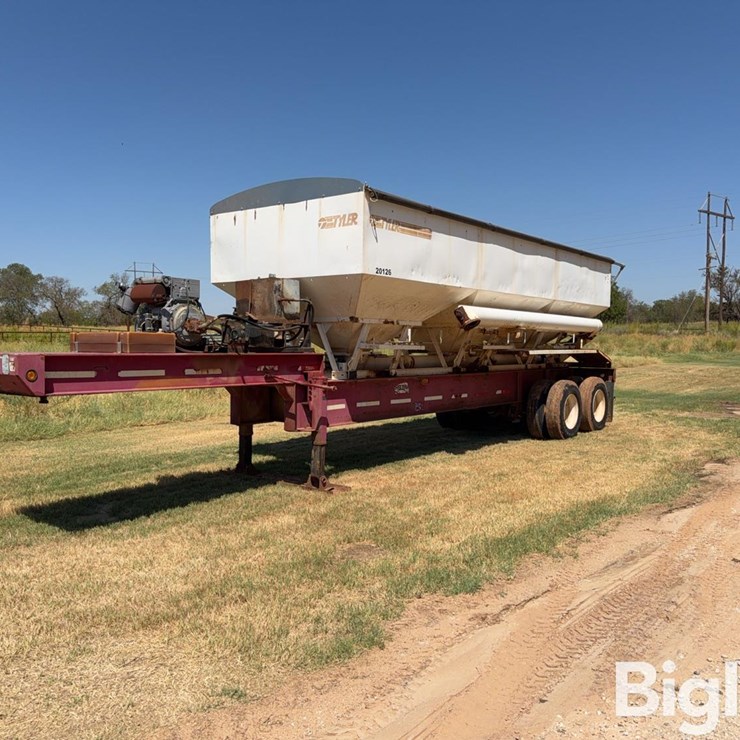 1997 Daco D2112D3598 T/A Tender Trailer
