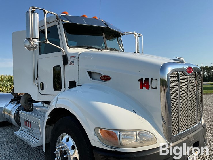 2014-peterbilt-384-image-10