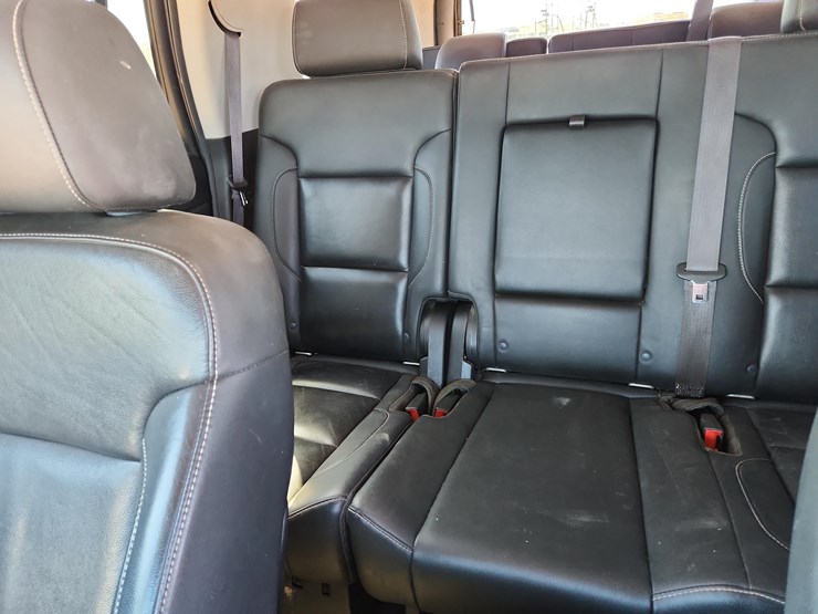 2015-chevrolet-tahoe-lt-image-12