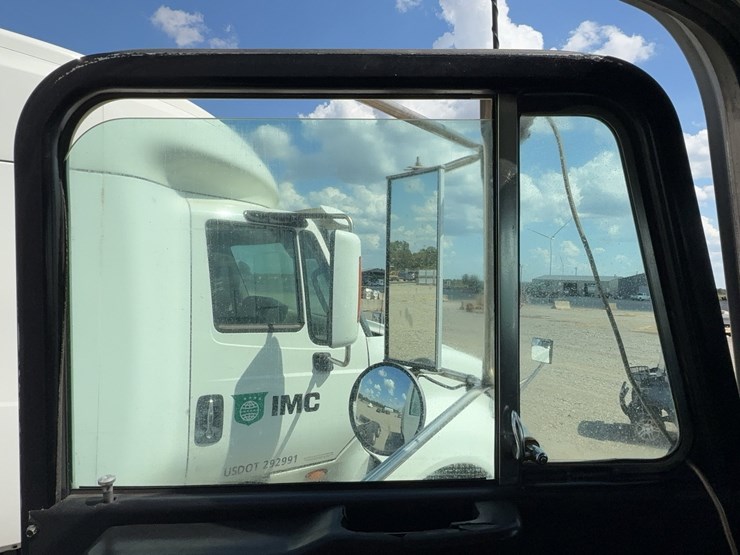 1996-peterbilt-357-image-105