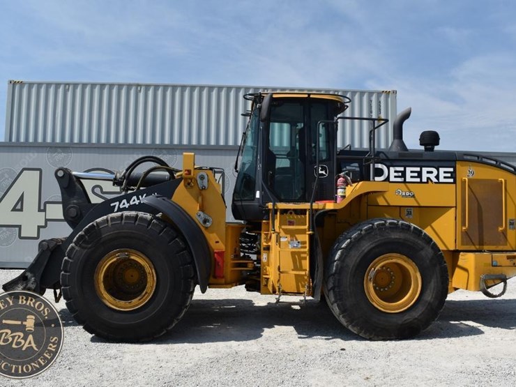 2019-deere-744kii-image-15