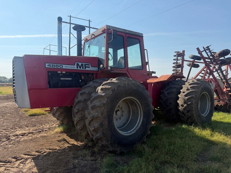 1983-massey-ferguson-4880-image-1