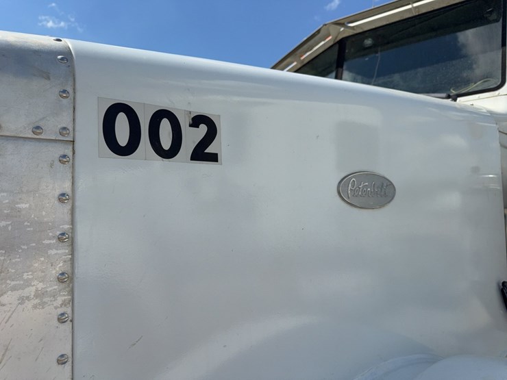 1996-peterbilt-357-image-67