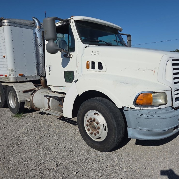 1998 Ford Sterling semi