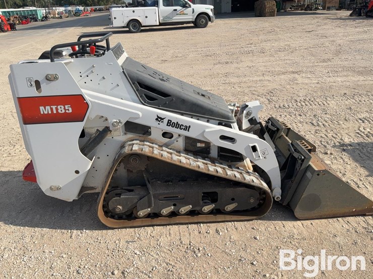 2017-bobcat-mt85-image-4
