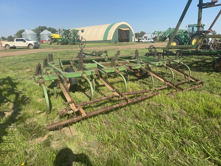 john-deere-100-image-2