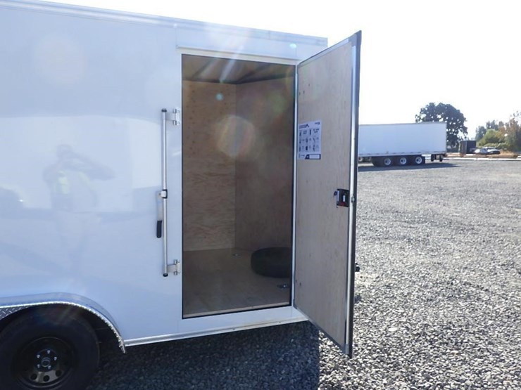 2027-royal-lcht35-7.516v-86-t/a-enclosed-trailer-image-23
