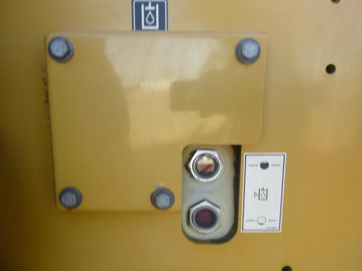 2011-caterpillar-cp56-image-21