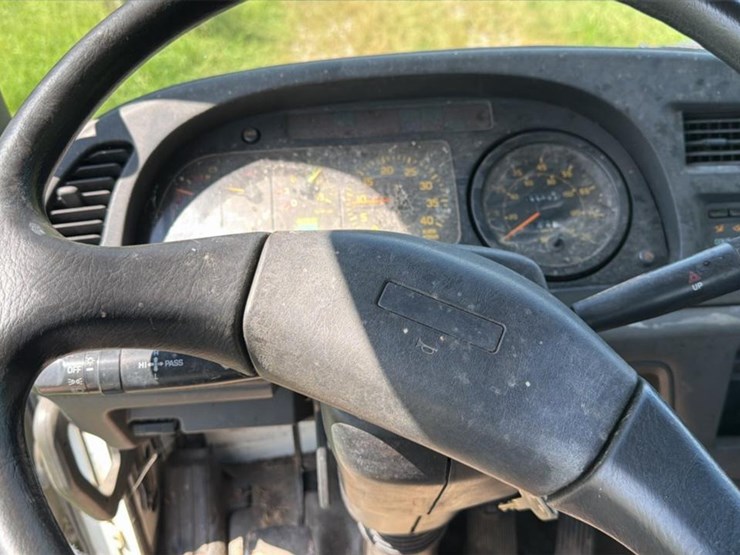 2001-gmc-t7500-image-31