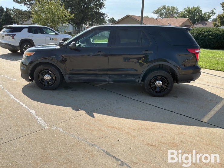 2015-ford-explorer-image-8