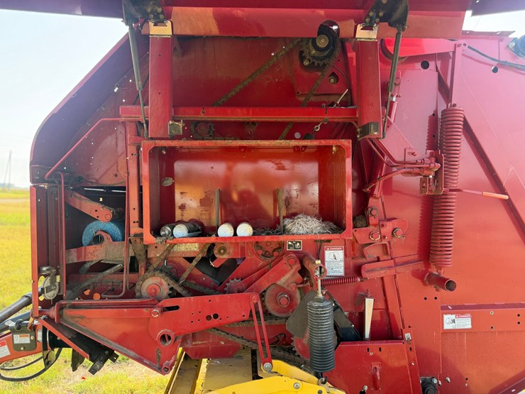 2014-new-holland-br7060-image-54
