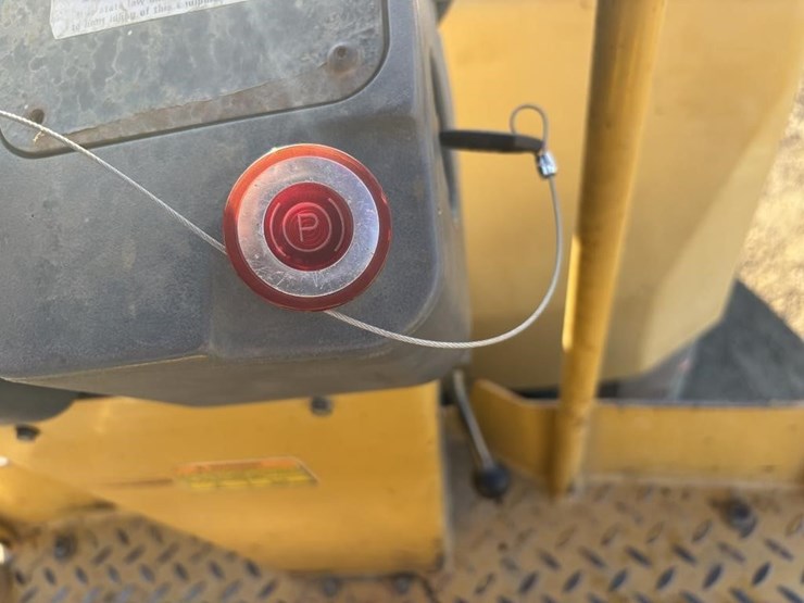 2006-caterpillar-cb-224e-image-21