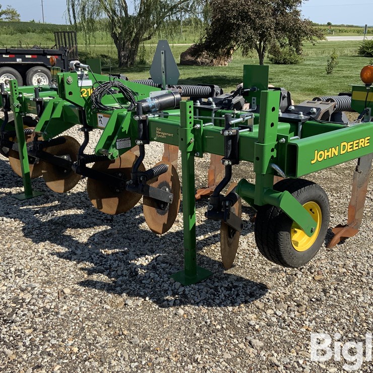 2015 JOHN DEERE 5