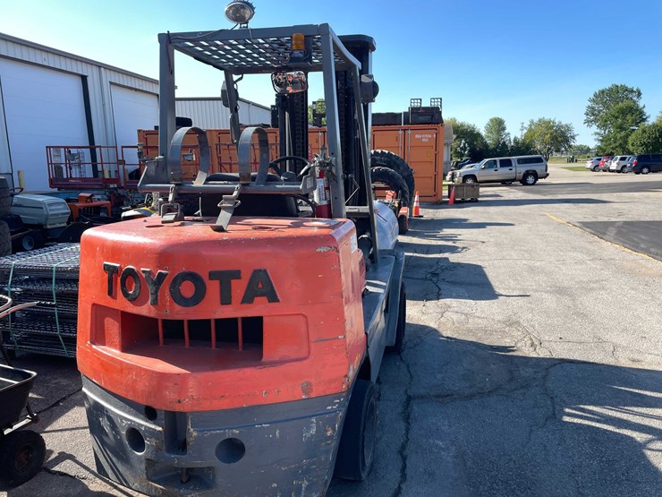 #1626-•-toyota-10,000lb-lift-capacity-forklift-(o3)-image-2
