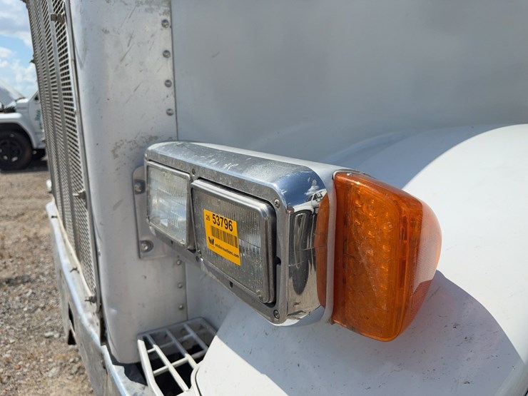 1996-peterbilt-357-image-66