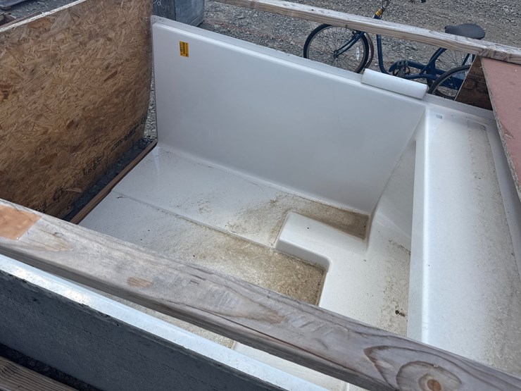 #4379-•-unused-shower-&-tub-insert-inv#-48117-image-6