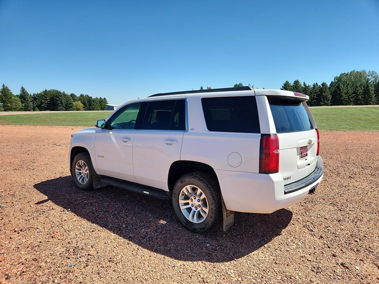 2015-chevrolet-tahoe-lt-image-3