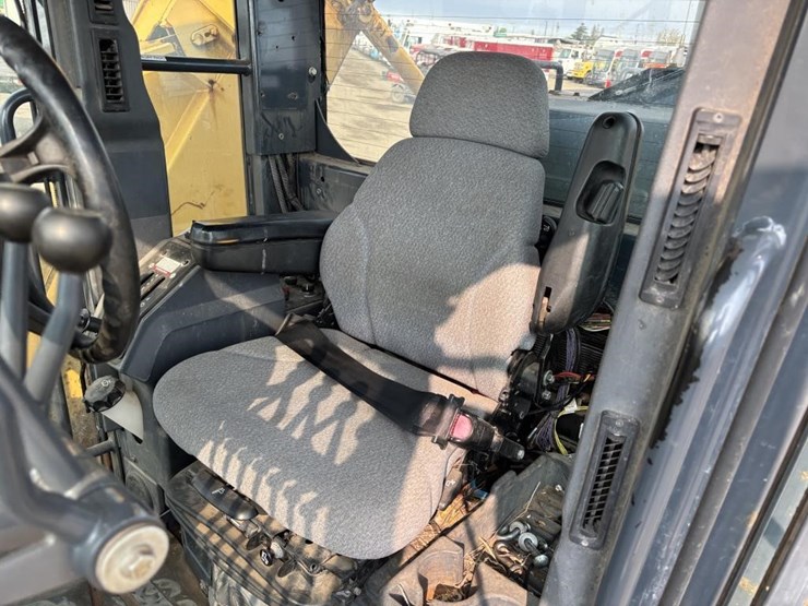 2009-deere-772g-image-47