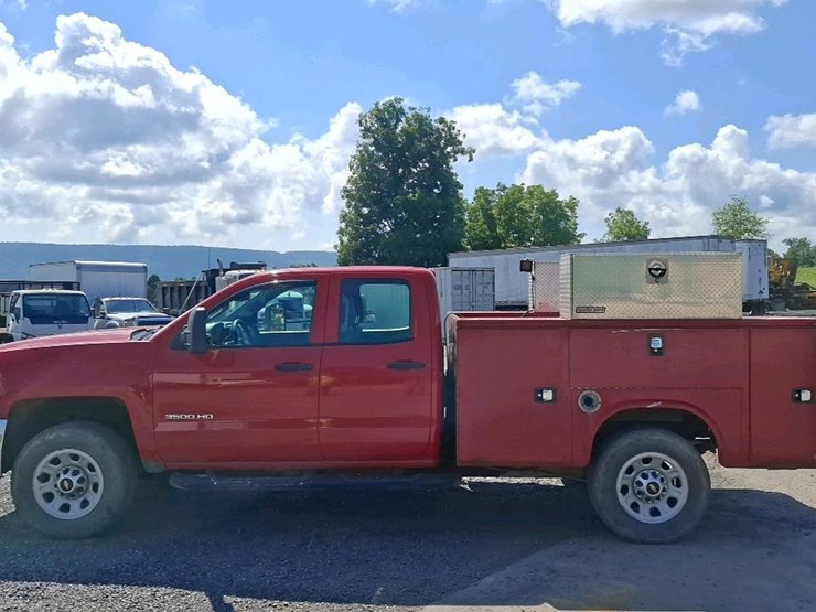 2015-chevrolet-3500-image-4