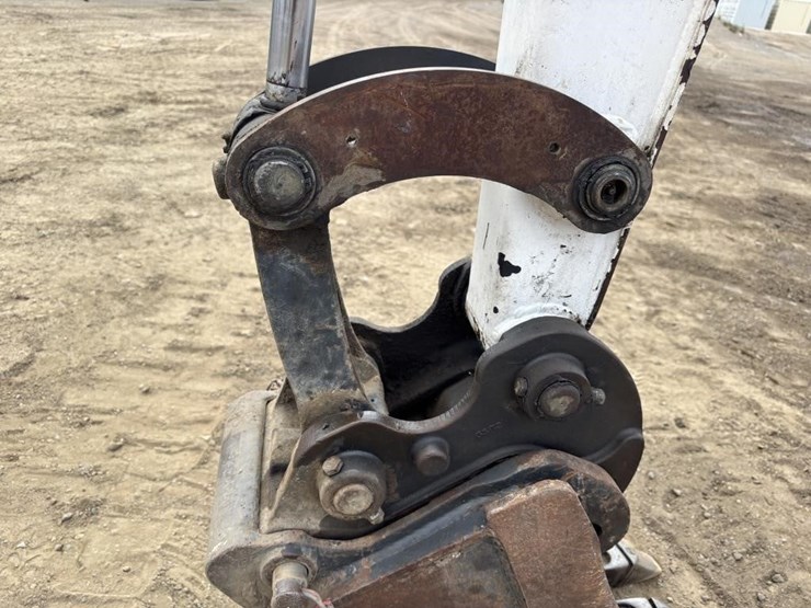 2013-bobcat-e26em-hydraulic-excavator-image-17