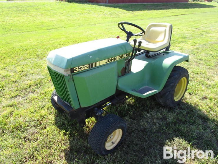 john-deere-332-image-3