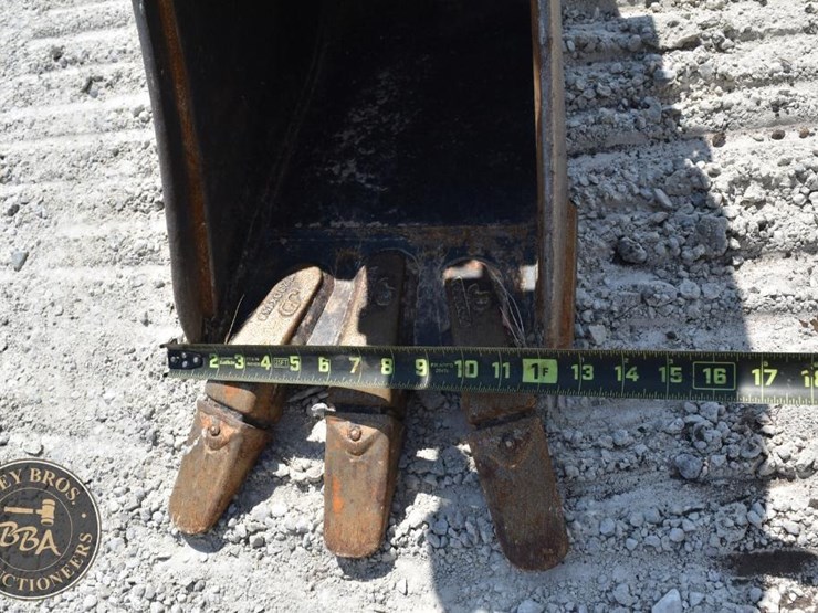 2020-deere-26g-image-32