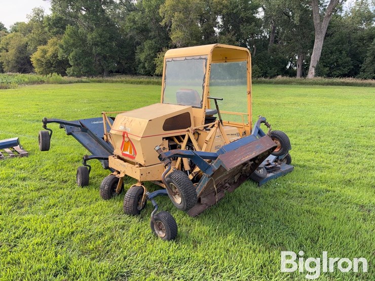 hustler-4400-commercial-mower-image-5