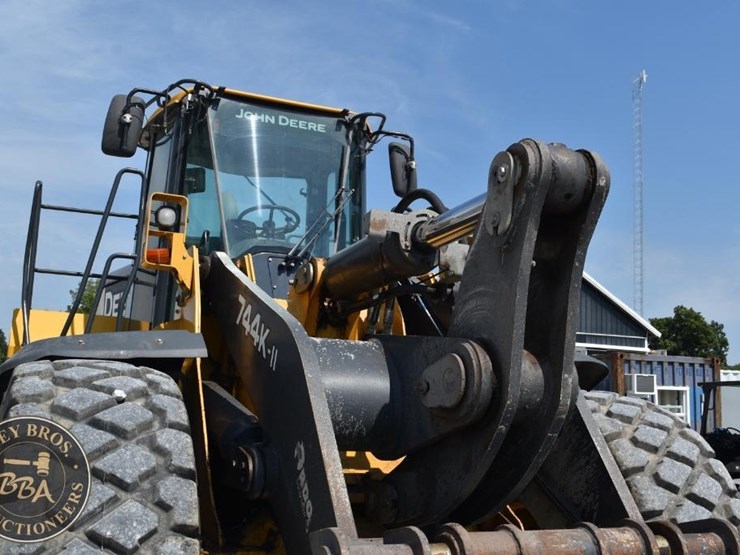 2019-deere-744kii-image-22