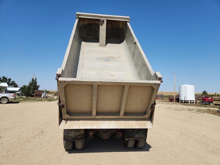 1979-international-f-2554-dump-truck-image-4